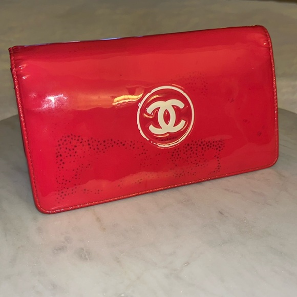 CHANEL Handbags - ❤️CHANEL Large Wallet w/original authenticity cards❤️